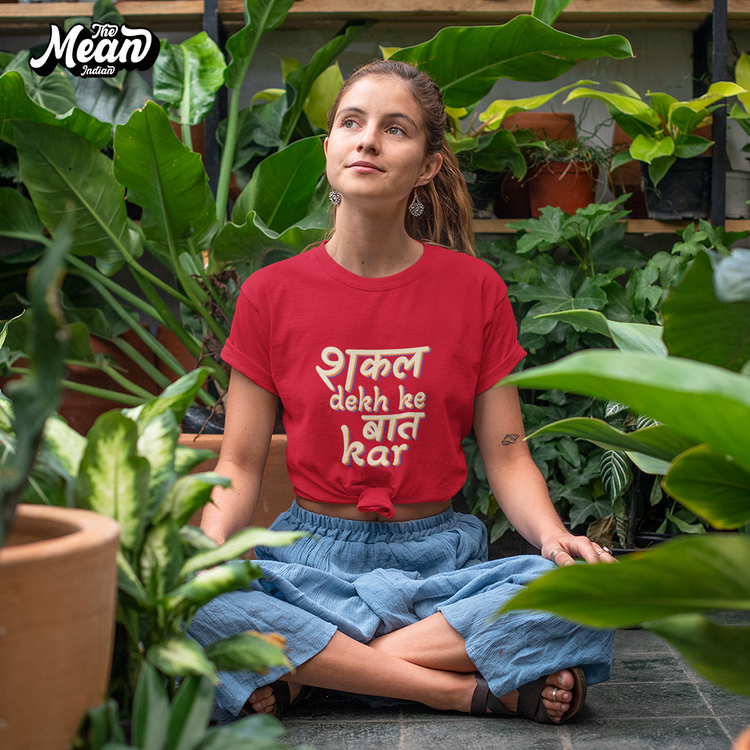 shakal dekhe baat kar - Women's Hindi T-shirt The Mean Indian Store