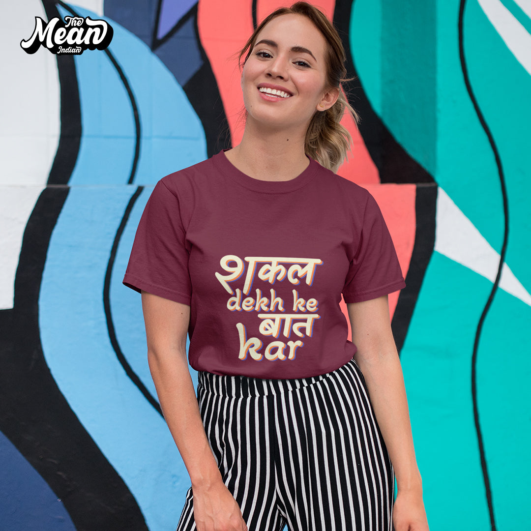shakal dekhe baat kar - Women's Hindi T-shirt The Mean Indian Store